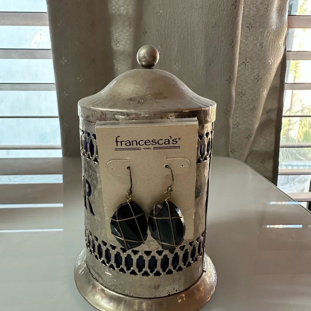 Francesca's Black and Gold Earrings - Picture 2 of 3